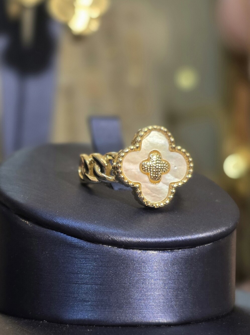 Gold-plated Four-Leaf Mother-of-Pearl Statement Ring